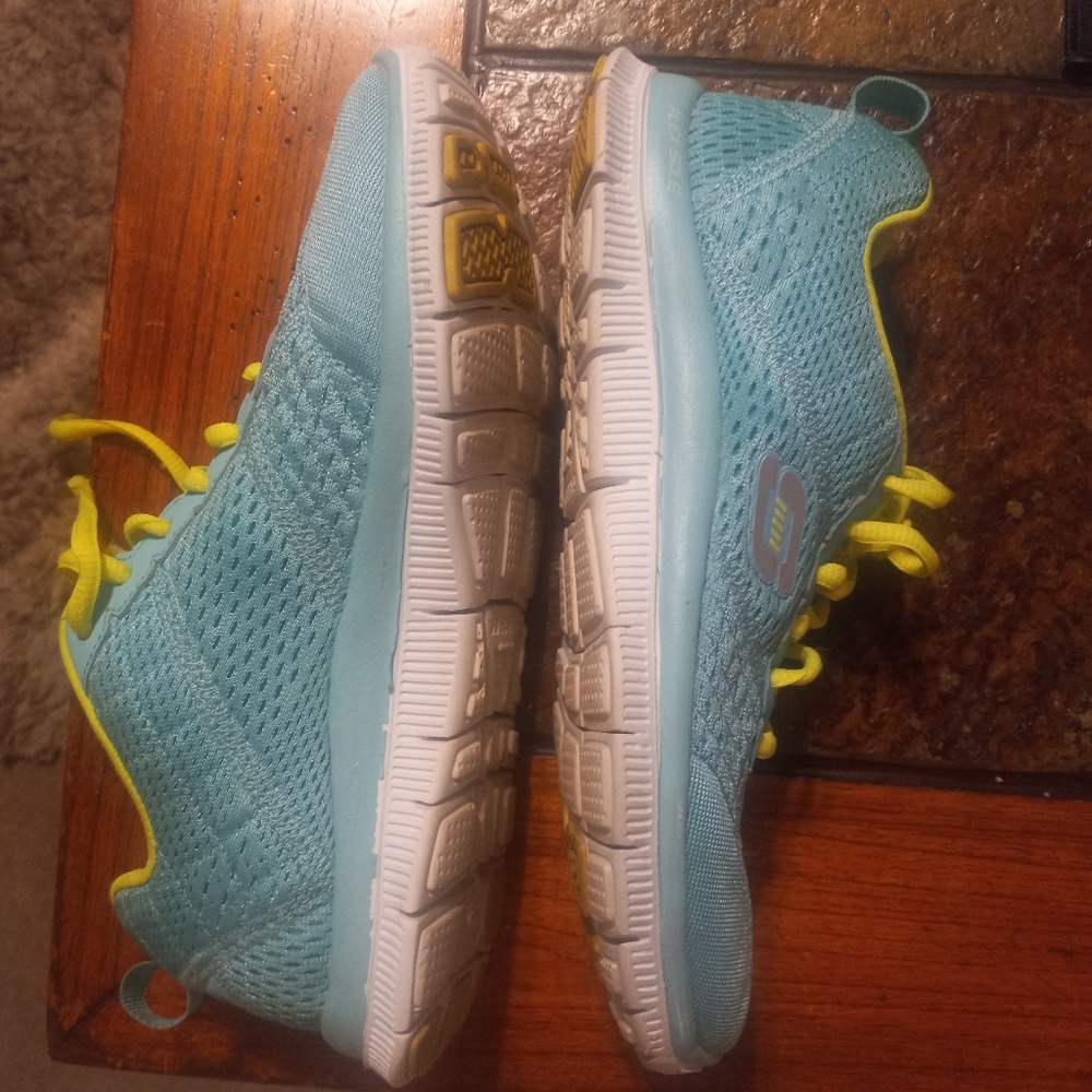 Skechers memory foam sneaker size 6 - Picture 7 of 9